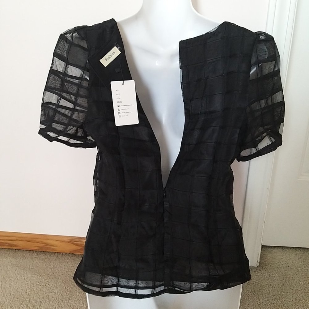 ALANNAH FASHION TOP IN BLACK SIZE S, NEW WITH TAGS